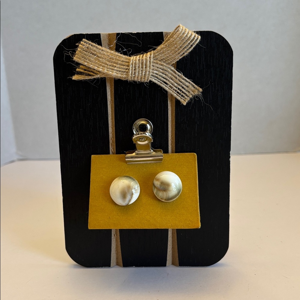 💕5/25💕Elegant Cream Stud Earrings